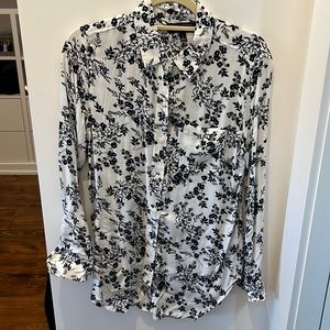 Banana Republic long floral blouse. Size S. Excellent condition.